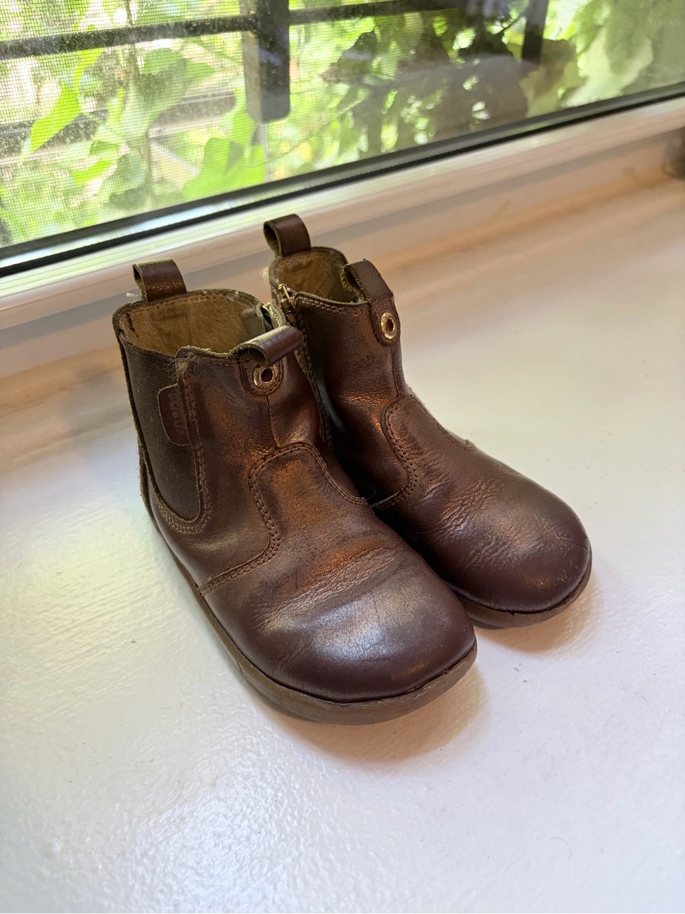 EUC Bobux Toddler Chelsea Boots (25)